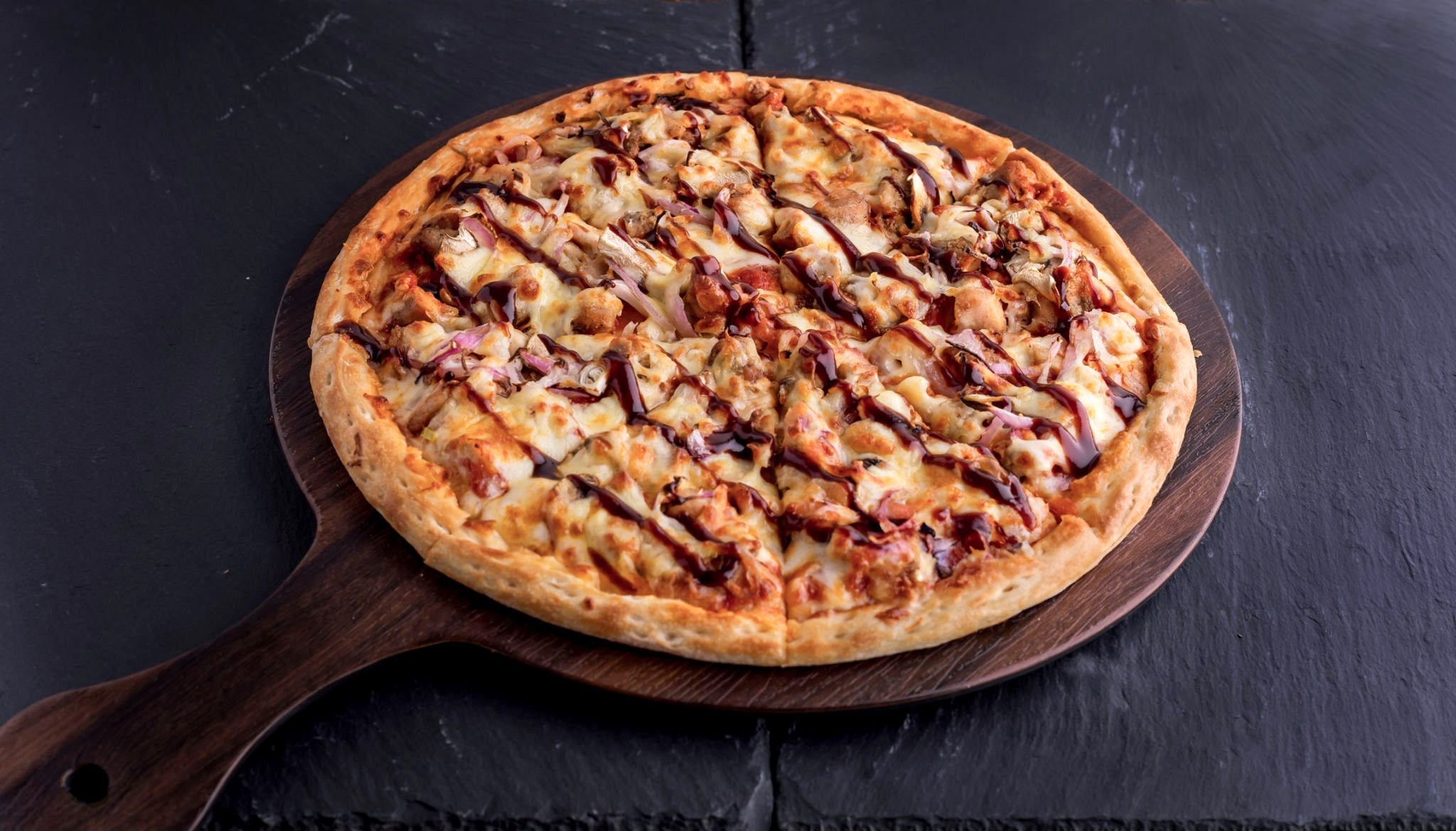 BBQ Chicken Pizza – Big Green Egg