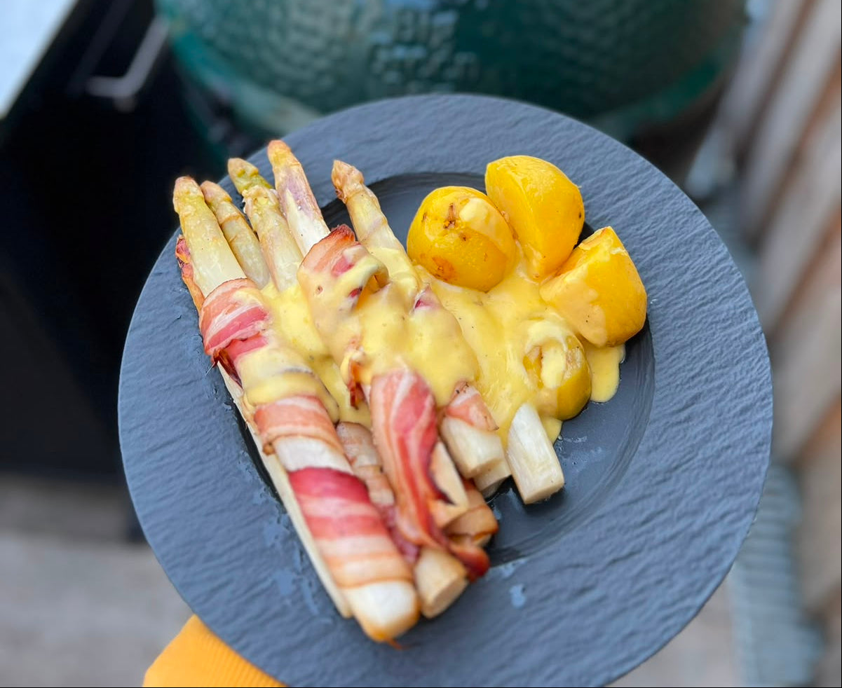 Asparagus with Bacon, Steamed Potatoes & Sauce Hollandaise