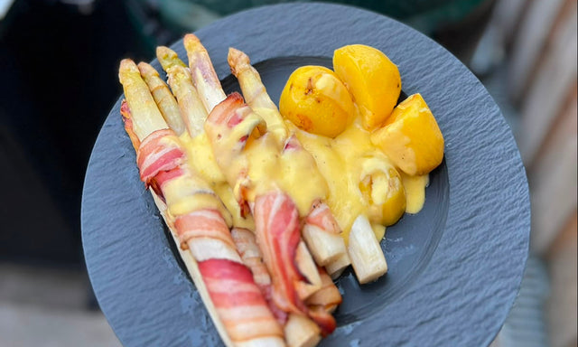 Asparagus with Bacon, Steamed Potatoes & Sauce Hollandaise