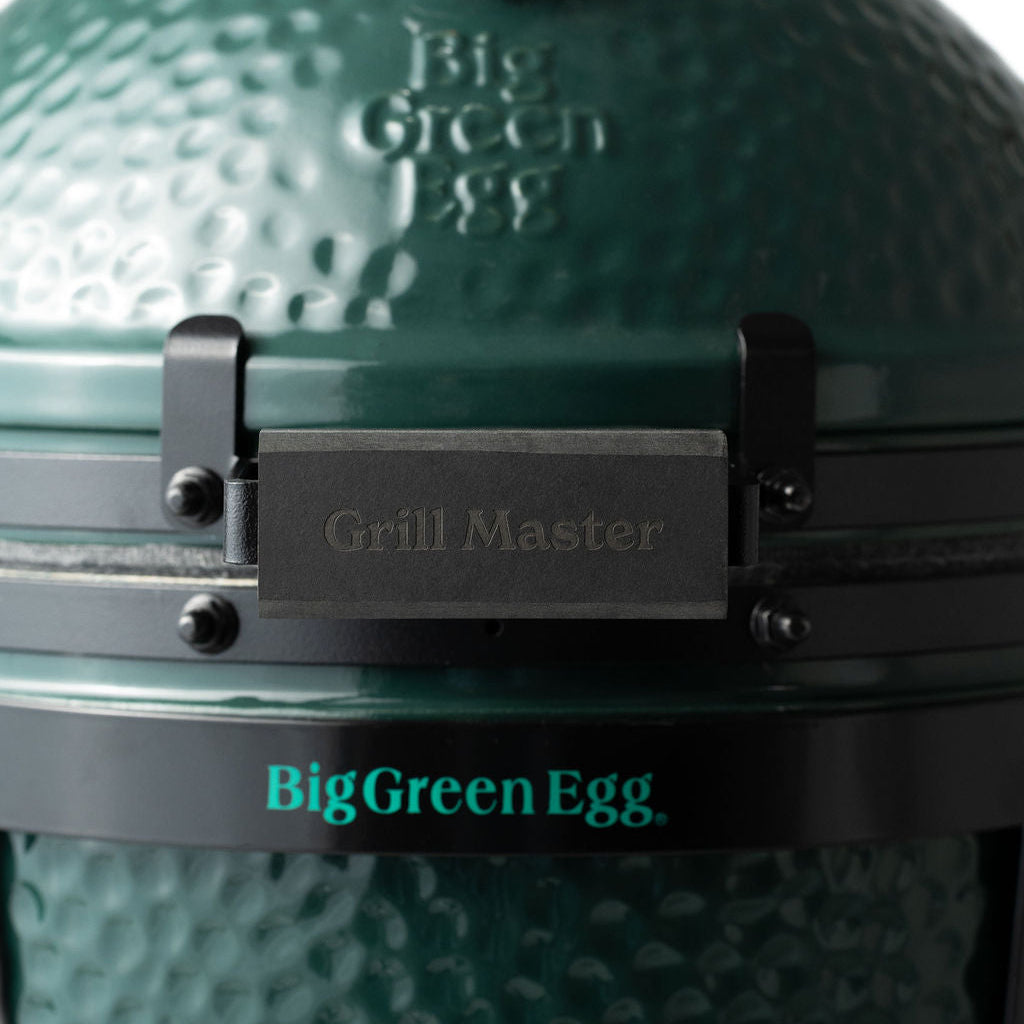 Engraved small handle on an egg