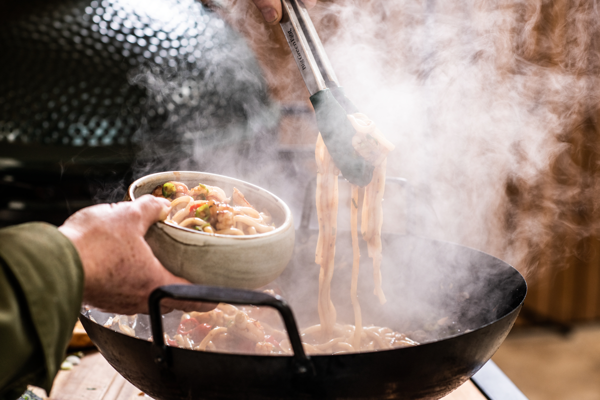 how to clean wok with baking soda