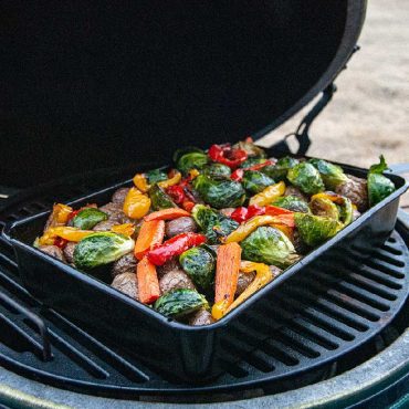 Roasting pan with veggies
