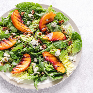 Salad with grilled peach